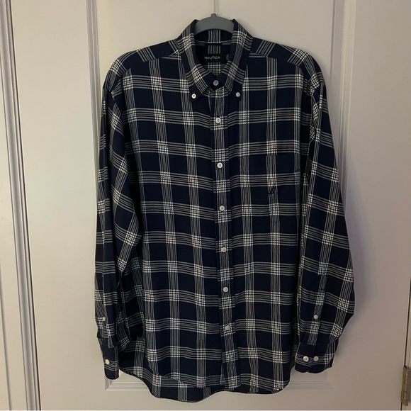 Nautica mens long sleeve plaid casual button down shirt | size medium - Picture 7 of 10
